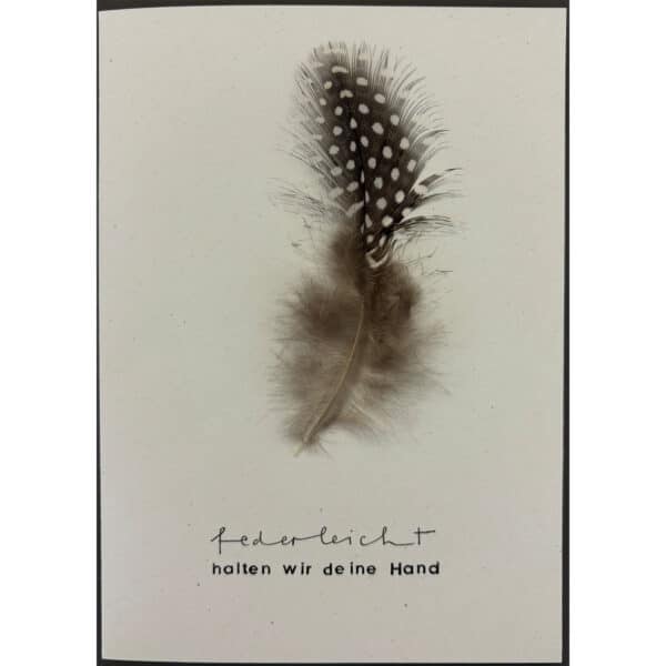 Federleicht halten wir deine Hand